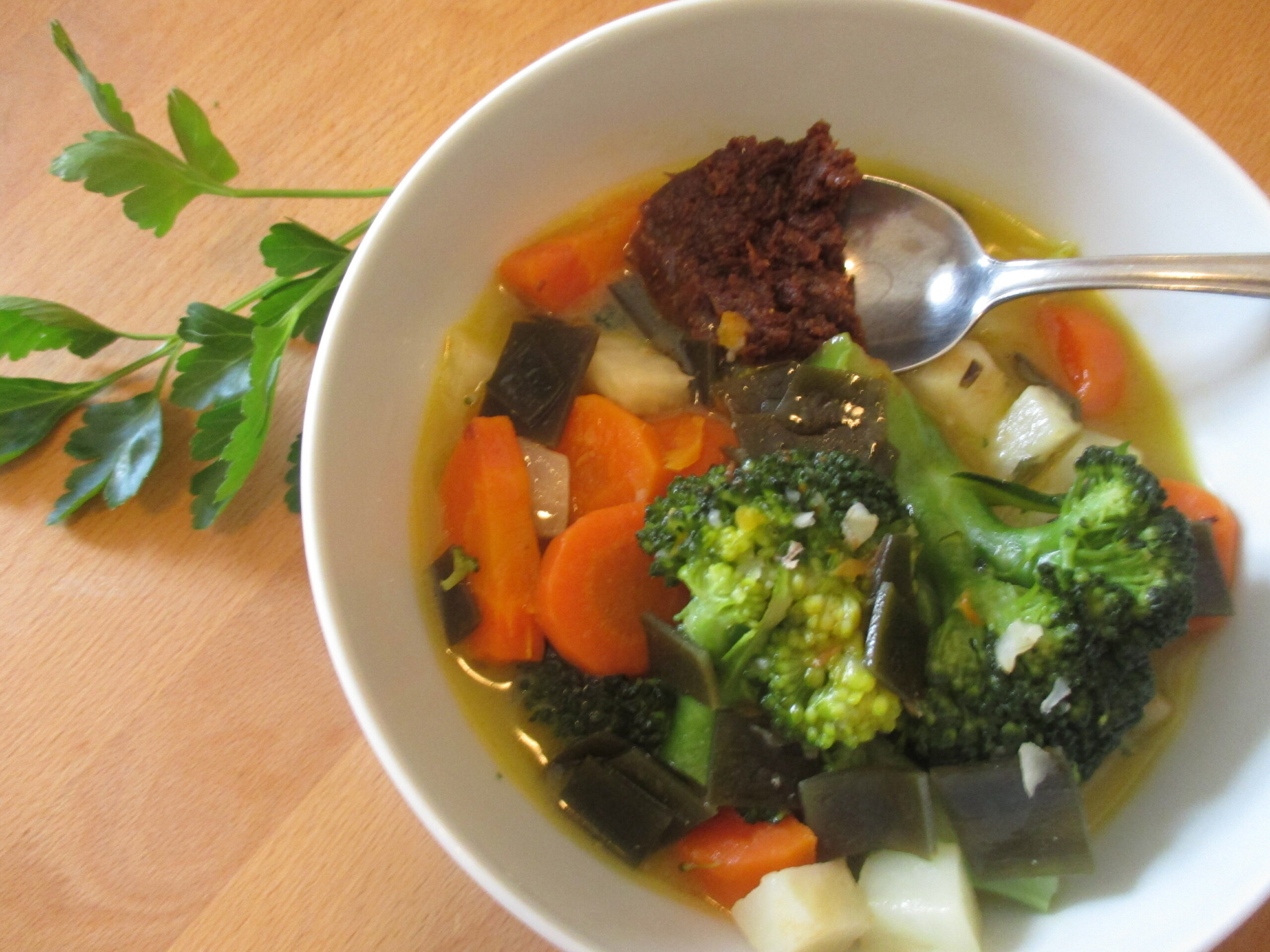 Misosuppe mit Broccoli