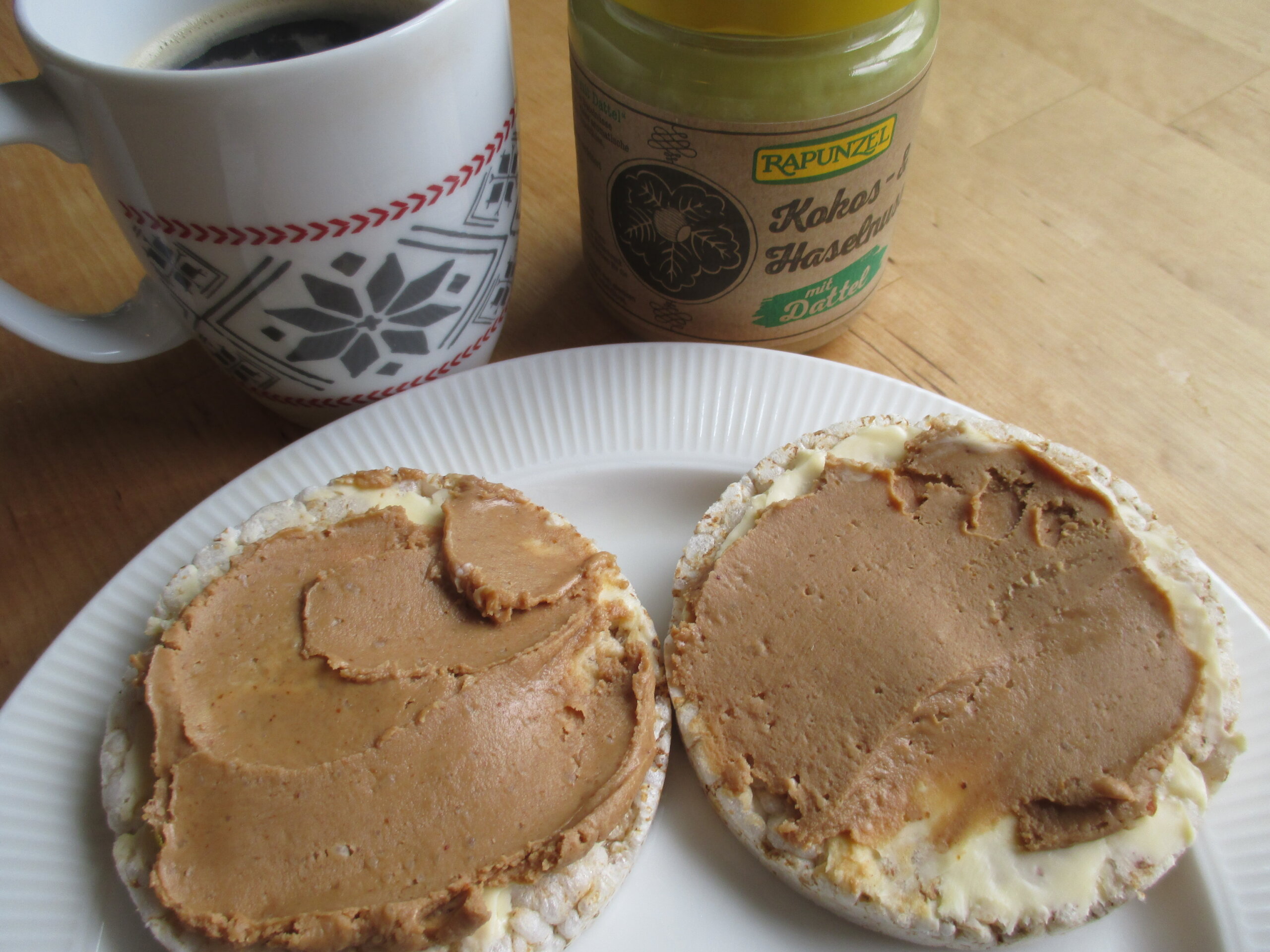 Reiswaffeln mit Kokos-Haselnussmus Reiswaffeln mit Kokos-Haselnussmus
