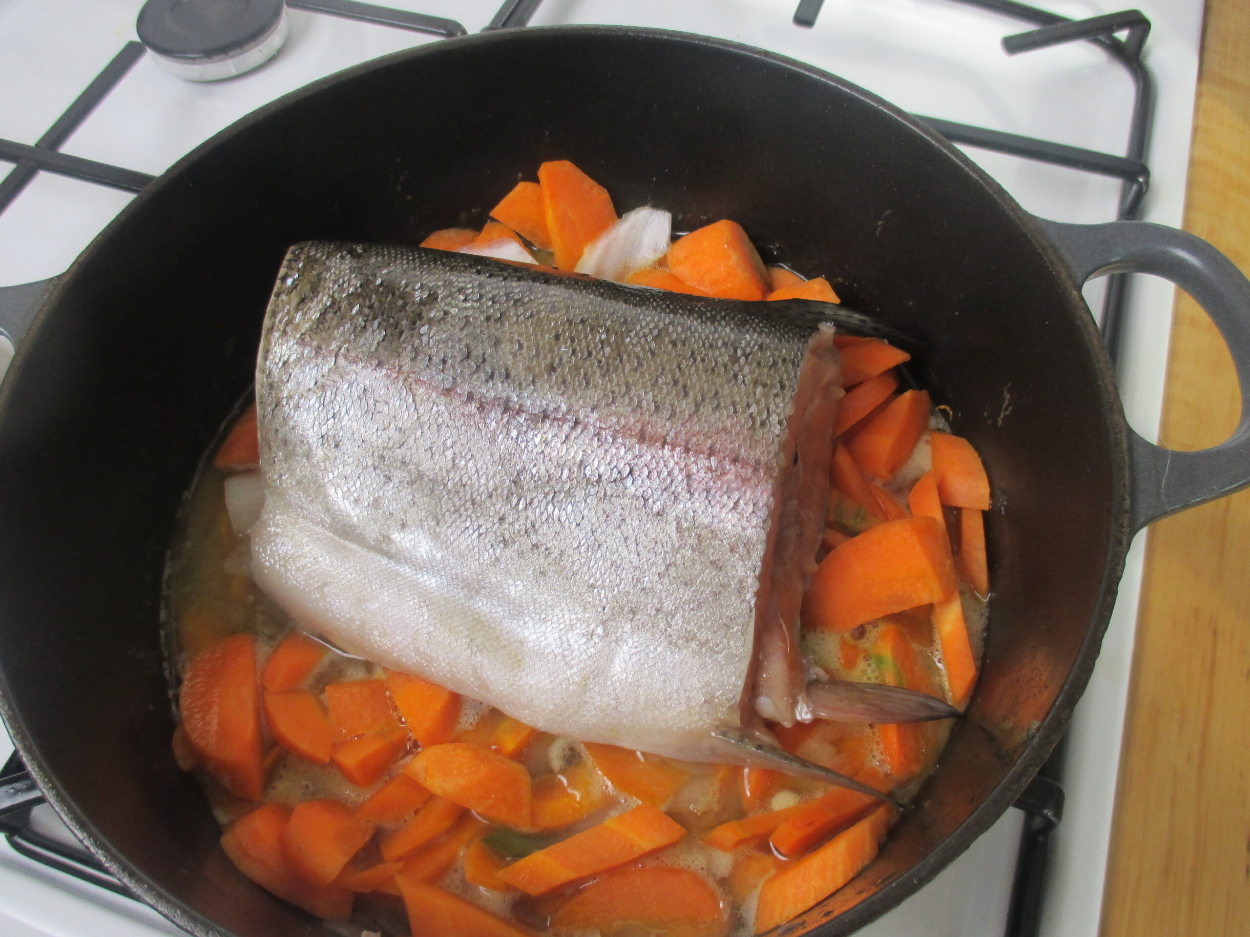 Lachs kochen auf Gemüse